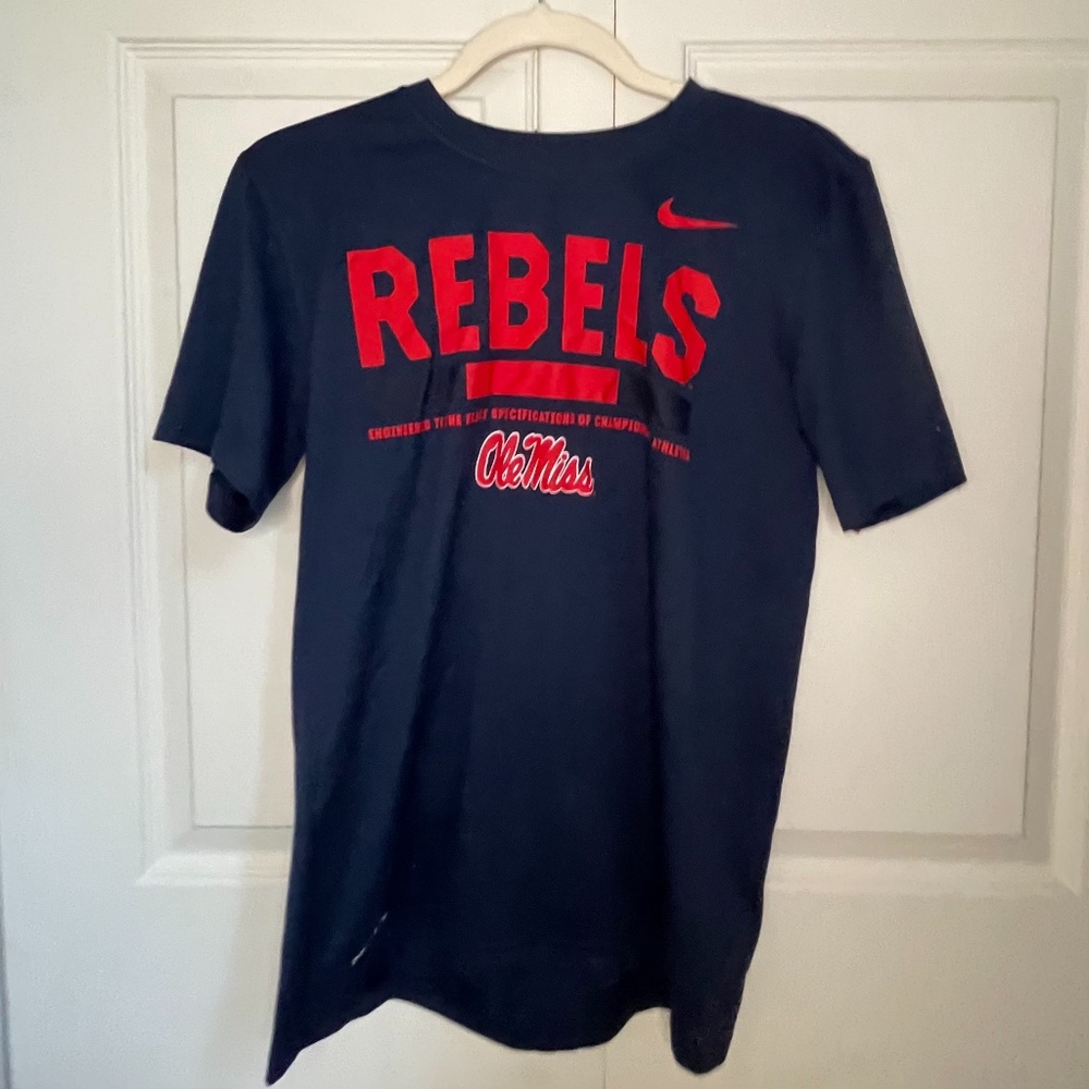 Nike College T-Shirt